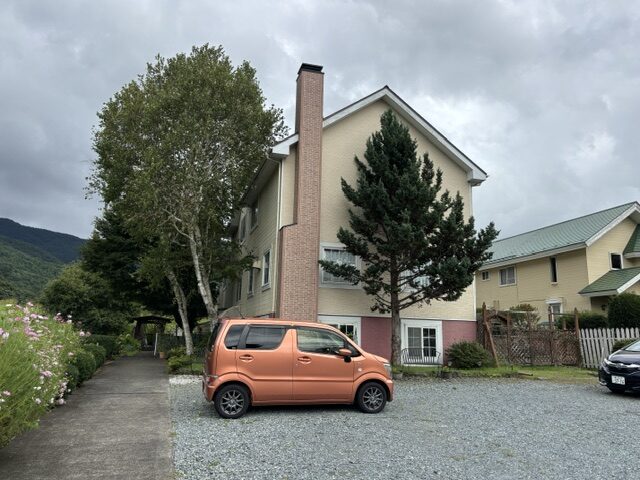 河口湖の畔にある某プチホテルをオーナー様訪問し、現調・査定・売却相談する。